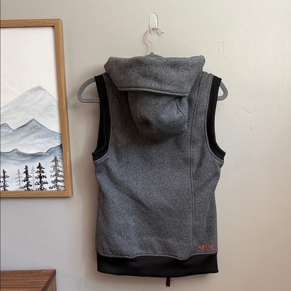 Burton Gray Sleeveless Ski Jacket - Picture 3 of 3